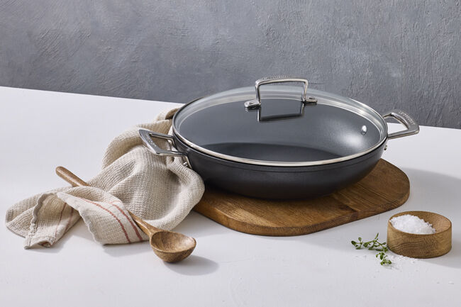 Toughened Non-Stick Shallow Casserole with Glass Lid image number 1